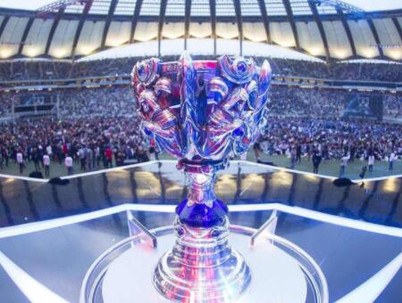 BLG群访 Tabe：对于季后赛的期待是，决赛跟JDG再交手一次